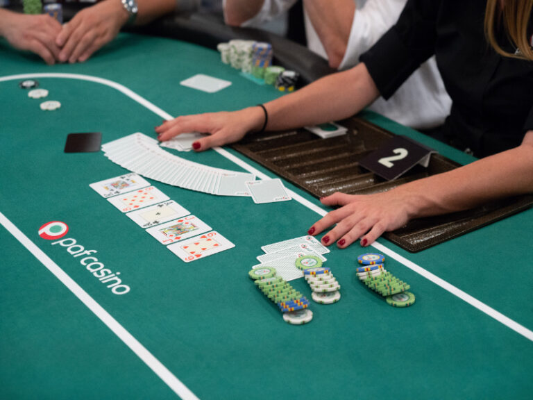 Does blackjack enhance bitcoin gambling strategy?